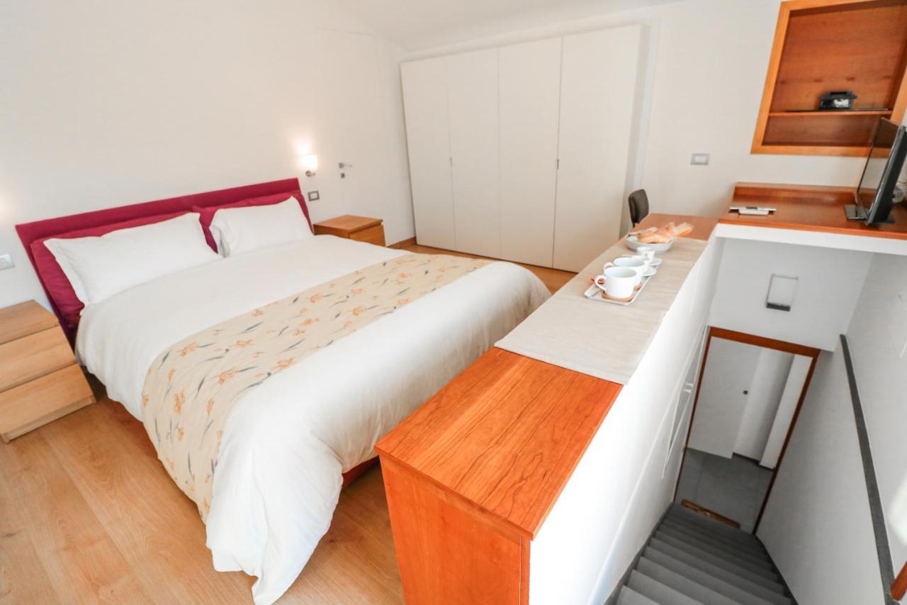 Terrazze Del Lungomare Bed & Breakfast เนเปิลส์ ภายนอก รูปภาพ