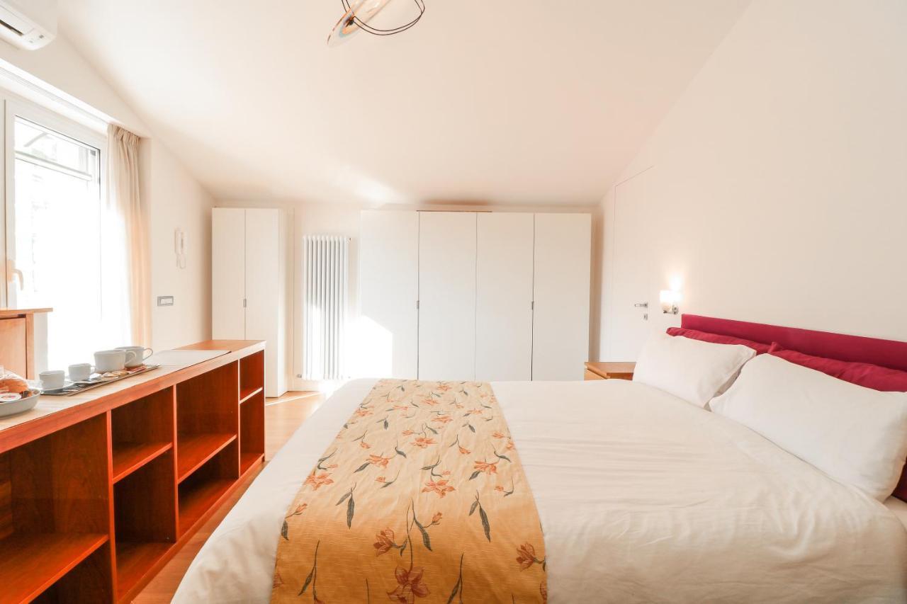 Terrazze Del Lungomare Bed & Breakfast เนเปิลส์ ภายนอก รูปภาพ