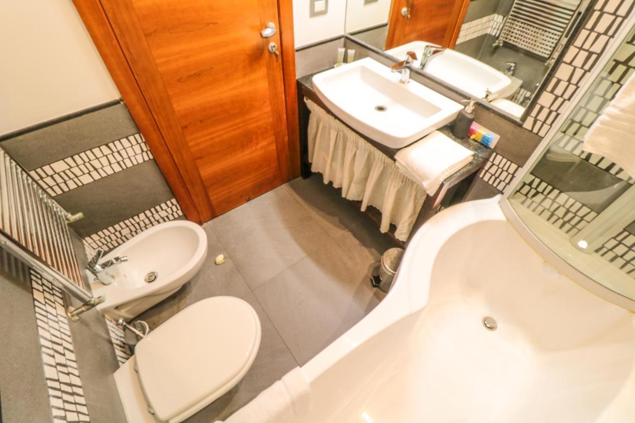 Terrazze Del Lungomare Bed & Breakfast เนเปิลส์ ภายนอก รูปภาพ